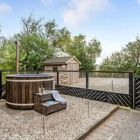 Two-bedroom In بيت للعطل *