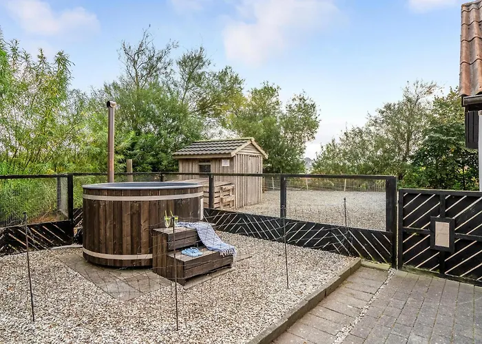 Two-bedroom In Holiday home *